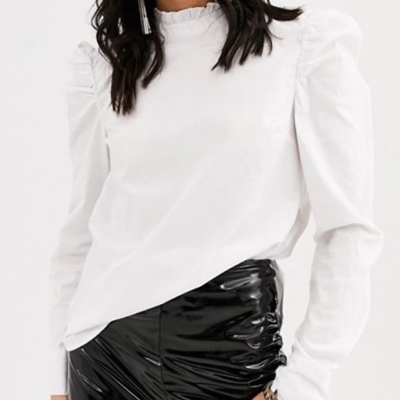 Zara Tops - NWT ZARA White Top Puff Sleeves